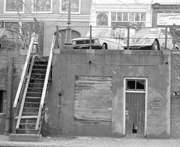 881827 Gezicht op de werfkelder behorende bij het pand Oudegracht 235 te Utrecht.